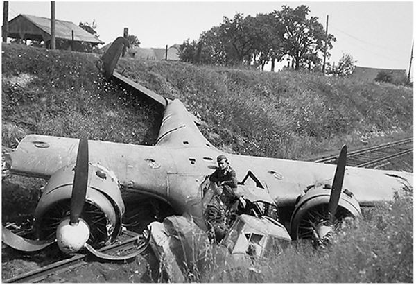 Иллюстрация к книге — Небо вторжения. Горячее лето 1941 года [i_087.jpg]