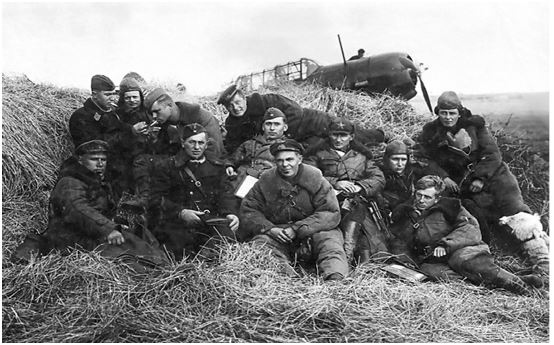 Иллюстрация к книге — Небо вторжения. Горячее лето 1941 года [i_095.jpg]