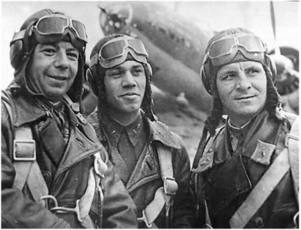 Иллюстрация к книге — Небо вторжения. Горячее лето 1941 года [i_112.jpg]