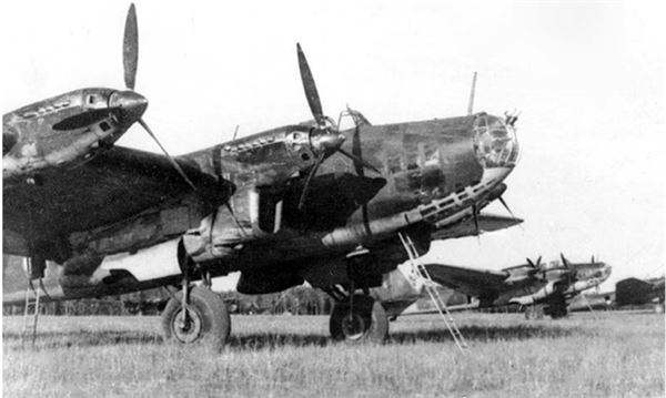 Иллюстрация к книге — Небо вторжения. Горячее лето 1941 года [i_116.jpg]