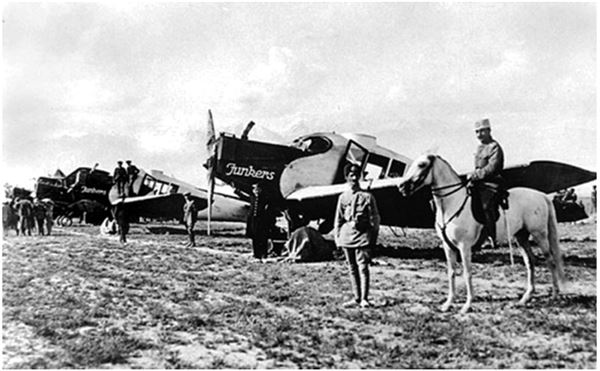 Иллюстрация к книге — Небо вторжения. Горячее лето 1941 года [i_145.jpg]