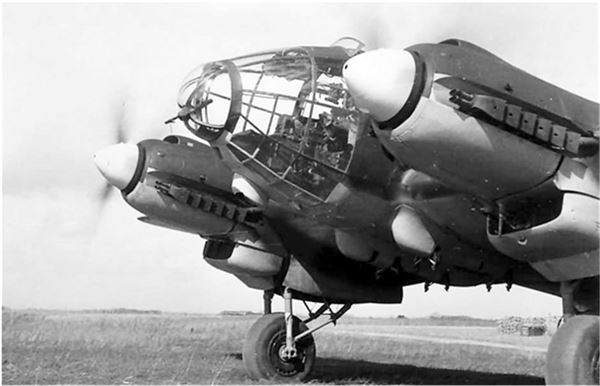 Иллюстрация к книге — Небо вторжения. Горячее лето 1941 года [i_149.jpg]