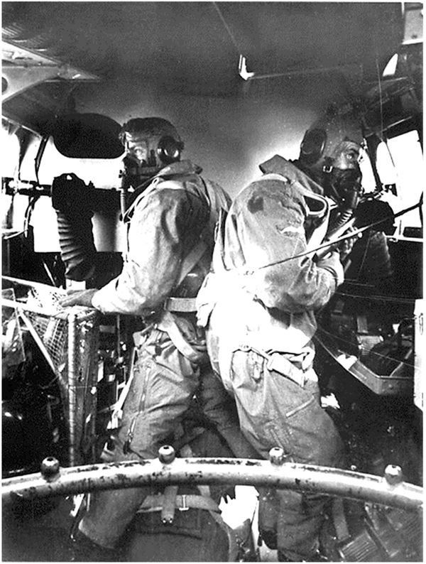 Иллюстрация к книге — Небо вторжения. Горячее лето 1941 года [i_153.jpg]