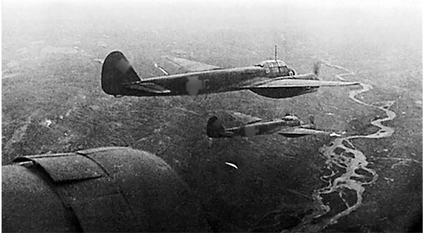 Иллюстрация к книге — Небо вторжения. Горячее лето 1941 года [i_154.jpg]