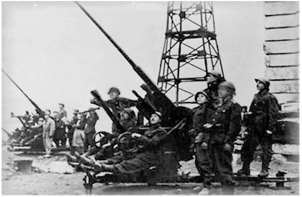 Иллюстрация к книге — Небо вторжения. Горячее лето 1941 года [i_186.jpg]