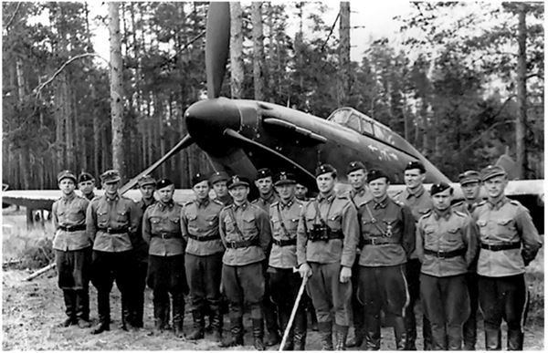 Иллюстрация к книге — Небо вторжения. Горячее лето 1941 года [i_214.jpg]