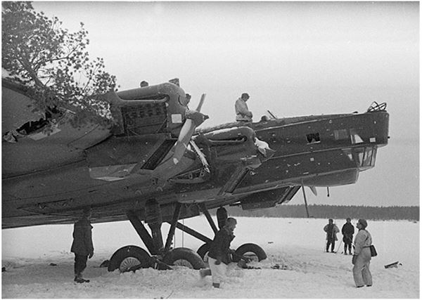 Иллюстрация к книге — Небо вторжения. Горячее лето 1941 года [i_256.jpg]