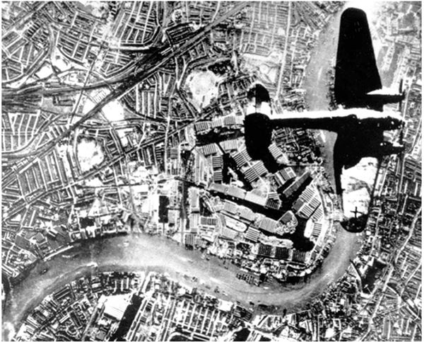 Иллюстрация к книге — Небо вторжения. Горячее лето 1941 года [i_318.jpg]