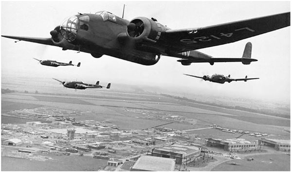 Иллюстрация к книге — Небо вторжения. Горячее лето 1941 года [i_334.jpg]