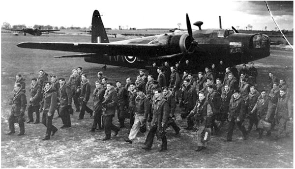 Иллюстрация к книге — Небо вторжения. Горячее лето 1941 года [i_336.jpg]