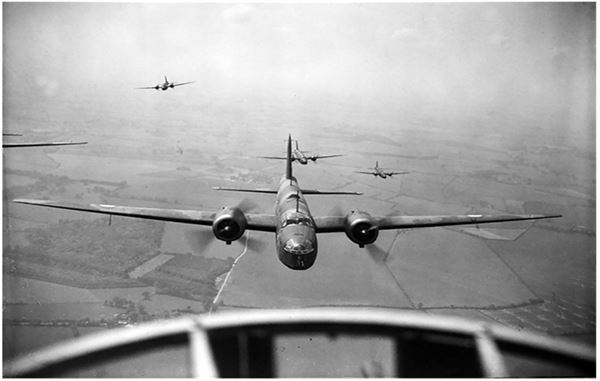 Иллюстрация к книге — Небо вторжения. Горячее лето 1941 года [i_338.jpg]