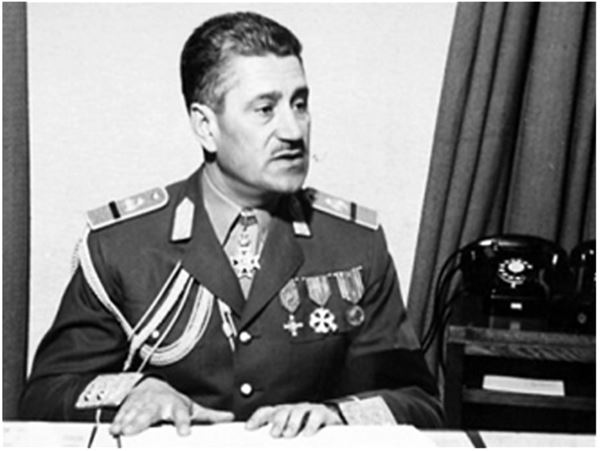 Иллюстрация к книге — Небо вторжения. Горячее лето 1941 года [i_402.jpg]