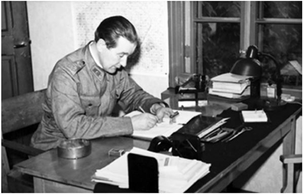 Иллюстрация к книге — Небо вторжения. Горячее лето 1941 года [i_406.jpg]