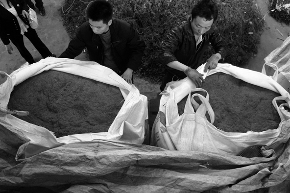 Иллюстрация к книге — Планета свалок. Путешествия по многомиллиардной мусорной индустрии [i_006.jpg]