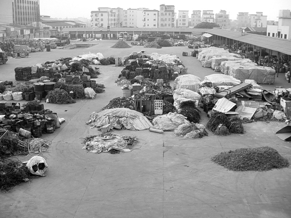 Иллюстрация к книге — Планета свалок. Путешествия по многомиллиардной мусорной индустрии [i_018.jpg]