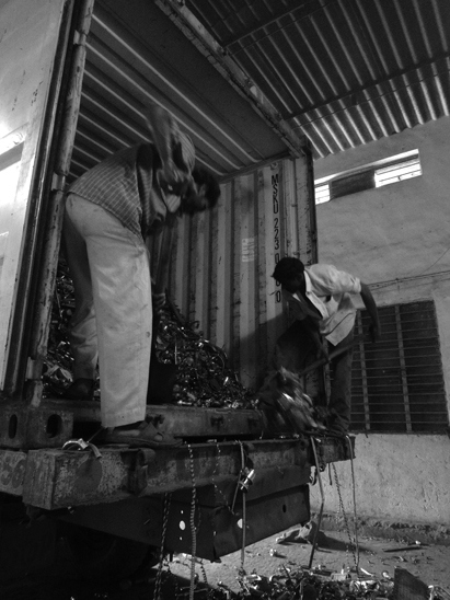 Иллюстрация к книге — Планета свалок. Путешествия по многомиллиардной мусорной индустрии [i_025.jpg]