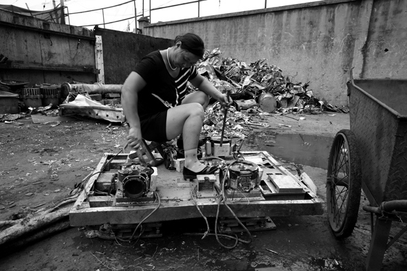 Иллюстрация к книге — Планета свалок. Путешествия по многомиллиардной мусорной индустрии [i_032.jpg]