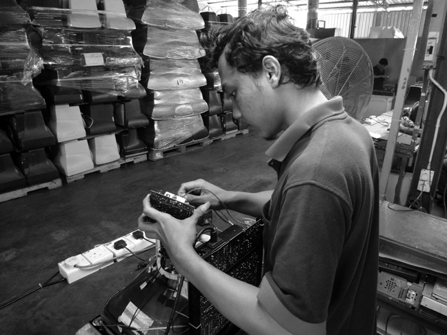 Иллюстрация к книге — Планета свалок. Путешествия по многомиллиардной мусорной индустрии [i_034.jpg]