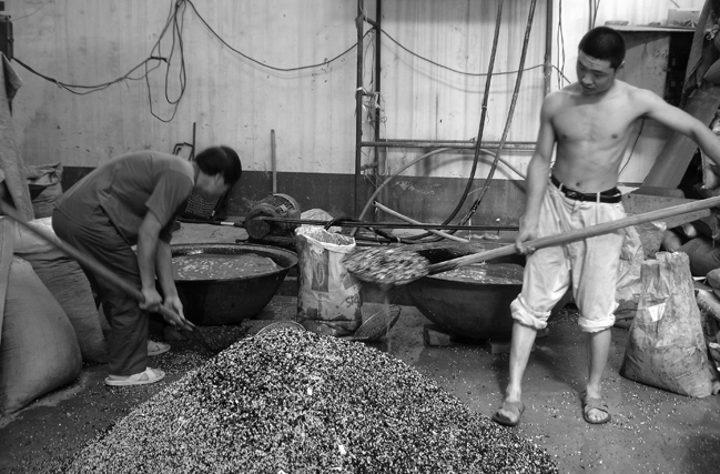 Иллюстрация к книге — Планета свалок. Путешествия по многомиллиардной мусорной индустрии [i_043.jpg]