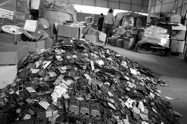 Иллюстрация к книге — Планета свалок. Путешествия по многомиллиардной мусорной индустрии [i_057.jpg]