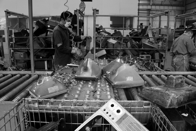 Иллюстрация к книге — Планета свалок. Путешествия по многомиллиардной мусорной индустрии [i_070.jpg]