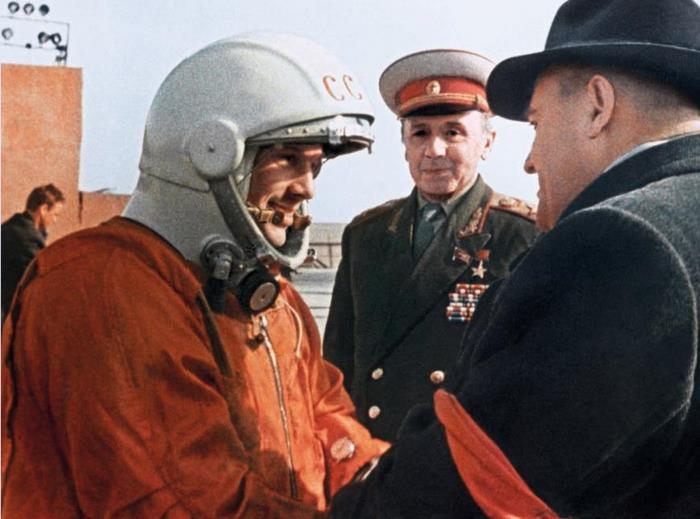 Иллюстрация к книге — Юрий Гагарин. Первый человек в космосе. Как это было [i_009.jpg]