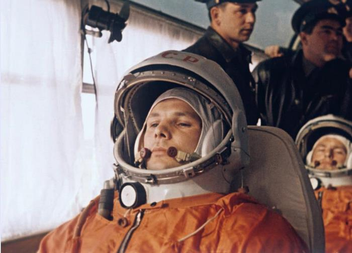 Иллюстрация к книге — Юрий Гагарин. Первый человек в космосе. Как это было [i_014.jpg]