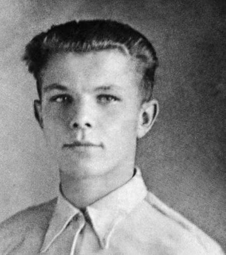 Иллюстрация к книге — Юрий Гагарин. Первый человек в космосе. Как это было [i_016.jpg]