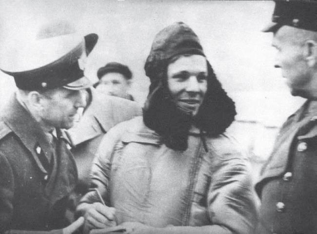 Иллюстрация к книге — Юрий Гагарин. Первый человек в космосе. Как это было [i_018.jpg]