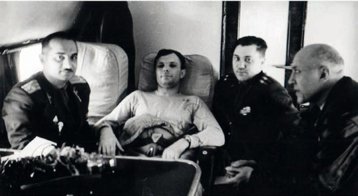 Иллюстрация к книге — Юрий Гагарин. Первый человек в космосе. Как это было [i_023.jpg]