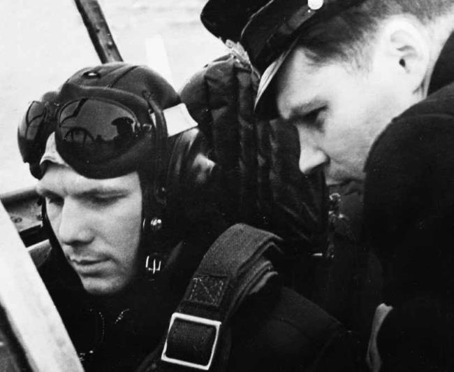 Иллюстрация к книге — Юрий Гагарин. Первый человек в космосе. Как это было [i_063.jpg]