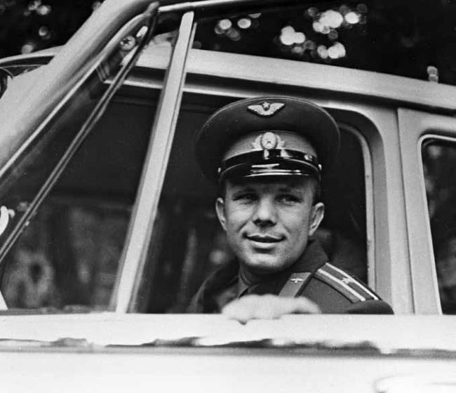 Иллюстрация к книге — Юрий Гагарин. Первый человек в космосе. Как это было [i_074.jpg]