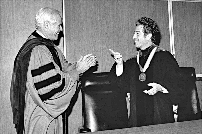 Иллюстрация к книге — Непокоренный. От чудом уцелевшего в Освенциме до легенды Уолл-стрит: выдающаяся история Зигберта Вильцига [i_021.jpg]