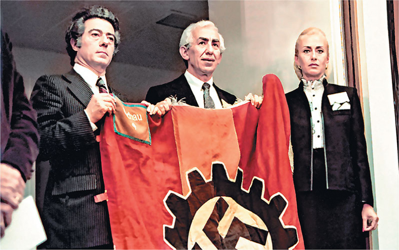 Иллюстрация к книге — Непокоренный. От чудом уцелевшего в Освенциме до легенды Уолл-стрит: выдающаяся история Зигберта Вильцига [i_022.jpg]