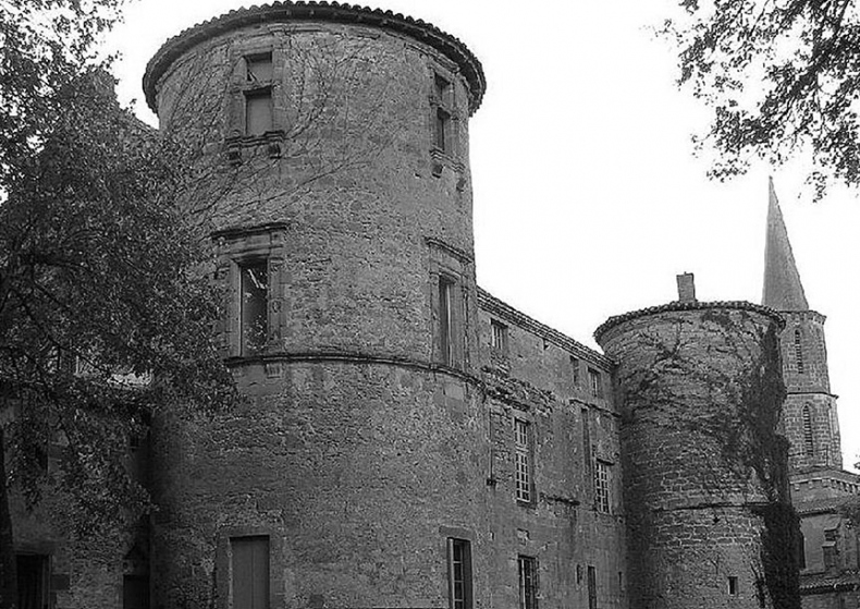 Иллюстрация к книге — Волшебное лето во Франции. Замки, фиалки и вишневый пирог [i_022.jpg]