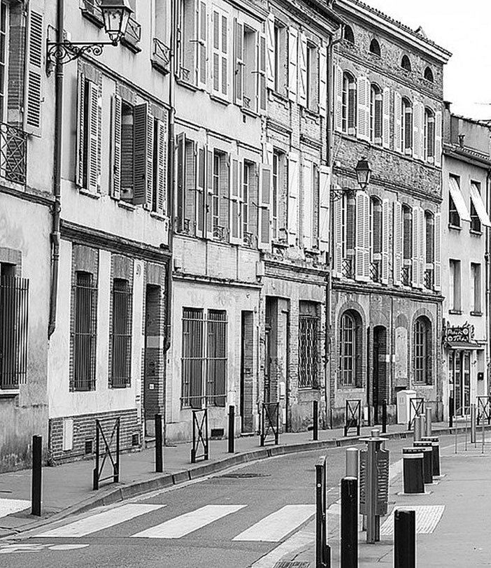 Иллюстрация к книге — Волшебное лето во Франции. Замки, фиалки и вишневый пирог [i_033.jpg]