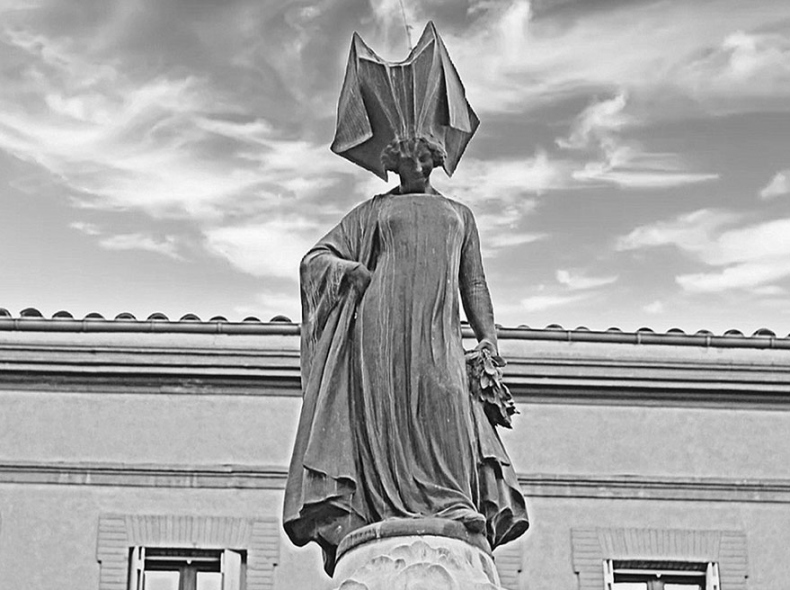 Иллюстрация к книге — Волшебное лето во Франции. Замки, фиалки и вишневый пирог [i_034.jpg]