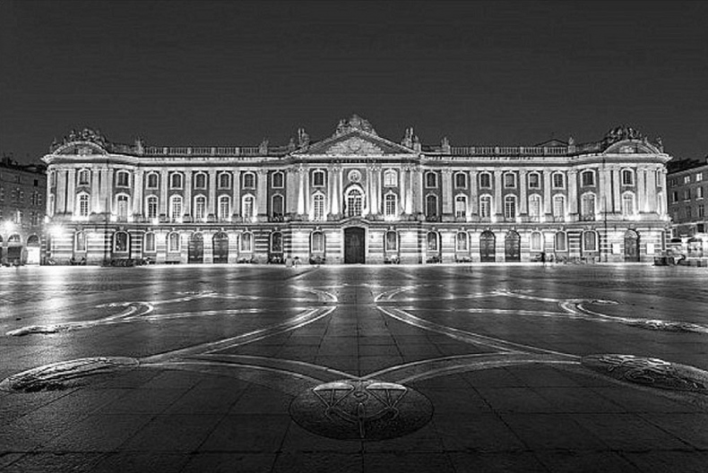 Иллюстрация к книге — Волшебное лето во Франции. Замки, фиалки и вишневый пирог [i_035.jpg]