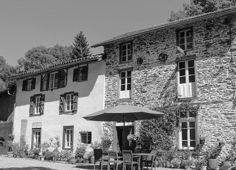 Иллюстрация к книге — Волшебное лето во Франции. Замки, фиалки и вишневый пирог [i_058.jpg]