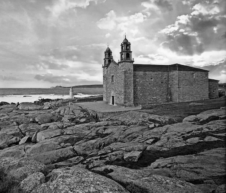 Иллюстрация к книге — Волшебное лето во Франции. Замки, фиалки и вишневый пирог [i_157.jpg]