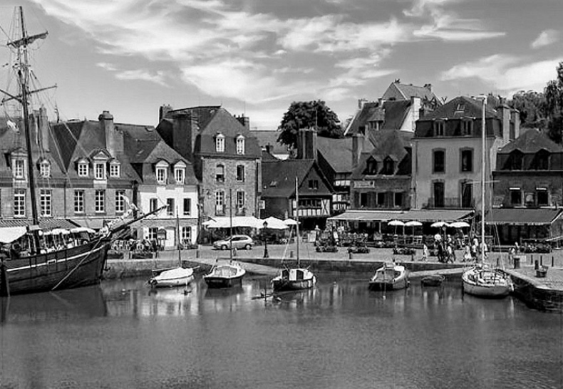 Иллюстрация к книге — Волшебное лето во Франции. Замки, фиалки и вишневый пирог [i_180.jpg]