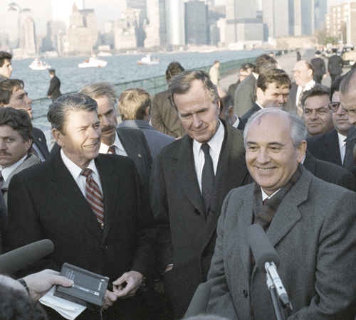 Иллюстрация к книге — Последний день СССР. Свидетельство очевидца [i_004.jpg]