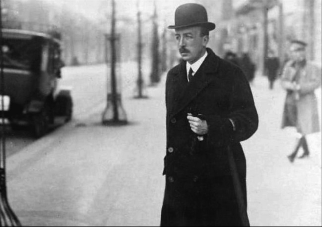 Иллюстрация к книге — 100 великих тайн дипломатии [i_047.jpg]