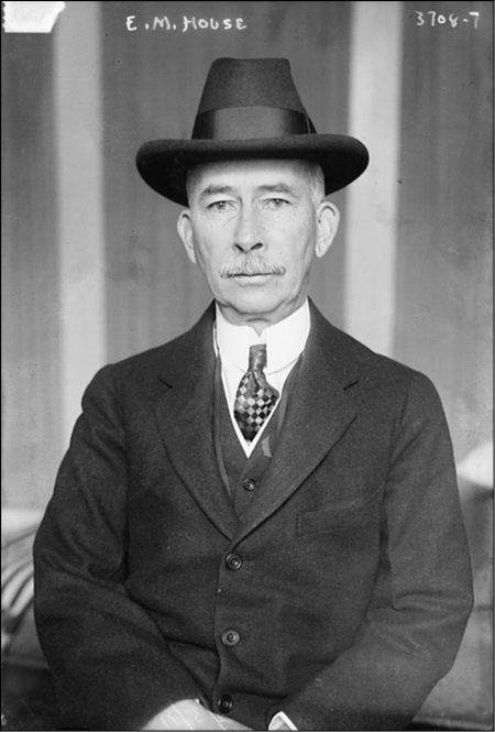 Иллюстрация к книге — 100 великих тайн дипломатии [i_052.jpg]