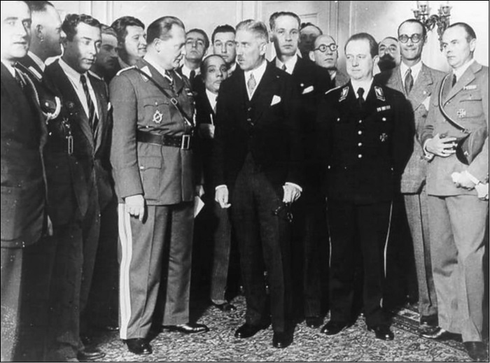 Иллюстрация к книге — 100 великих тайн дипломатии [i_075.jpg]