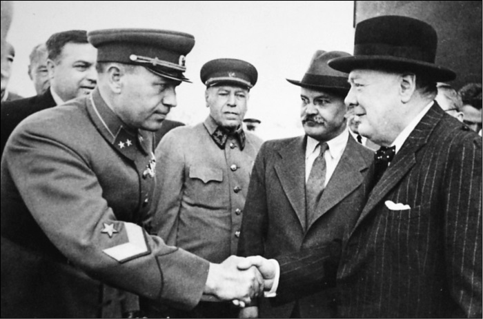 Иллюстрация к книге — 100 великих тайн дипломатии [i_079.jpg]