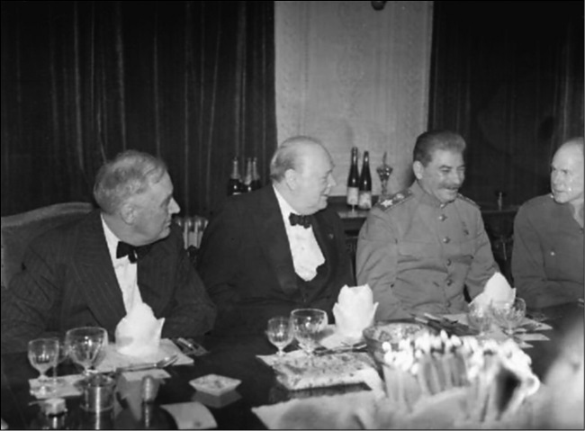 Иллюстрация к книге — 100 великих тайн дипломатии [i_081.jpg]