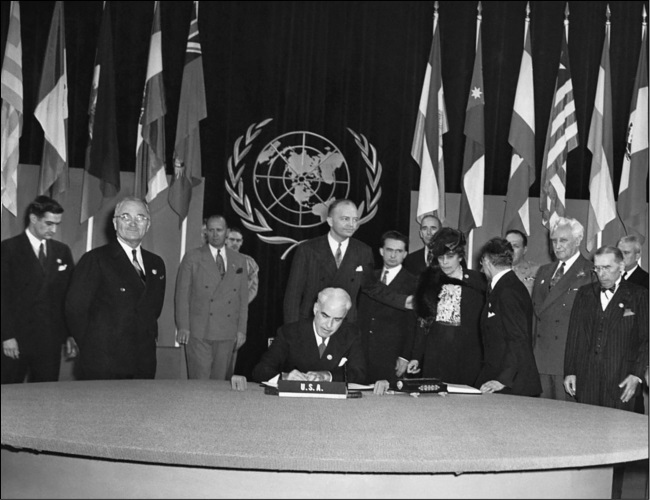 Иллюстрация к книге — 100 великих тайн дипломатии [i_087.jpg]