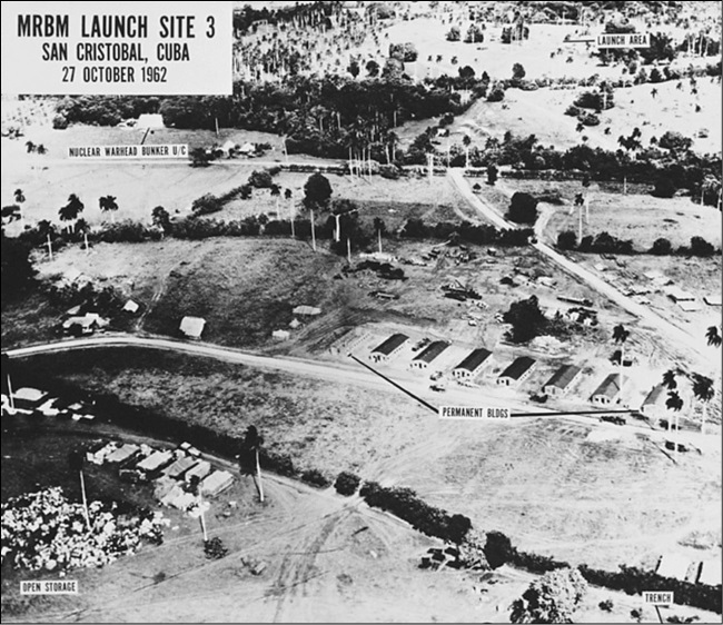 Иллюстрация к книге — 100 великих тайн дипломатии [i_088.jpg]