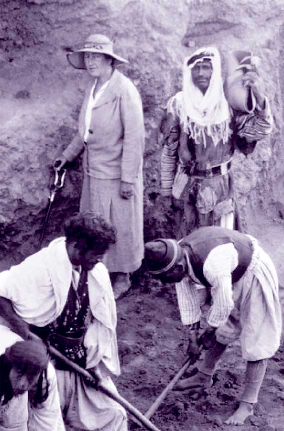 Иллюстрация к книге — Агата Кристи. Она написала убийство [i_104.jpg]